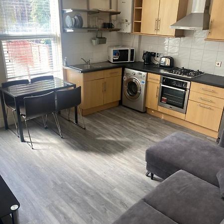 Spacious 4 Bedroom House Near Stokes Croft!! Central!!! Bristol Exteriör bild