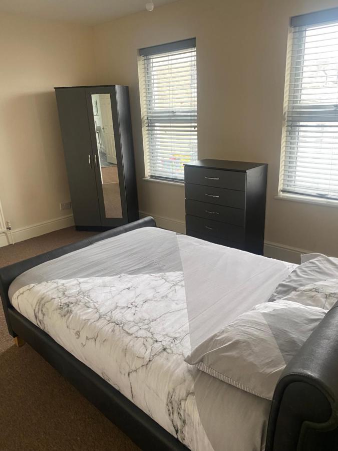 Spacious 4 Bedroom House Near Stokes Croft!! Central!!! Bristol Exteriör bild