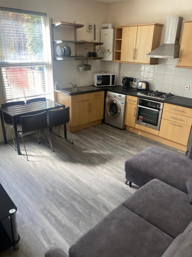 Spacious 4 Bedroom House Near Stokes Croft!! Central!!! Bristol Exteriör bild